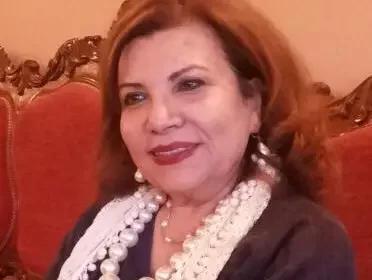 (ألا تجيدين السباحة!)