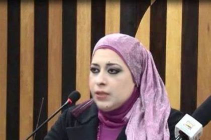 من قلبي كلمة .. من عقلي أخرى