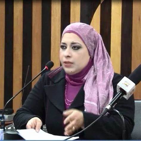 من قلبي كلمة .. من عقلي أخرى