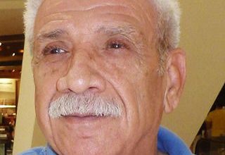 أقفُ أمامَ محرابكِ مبهورا