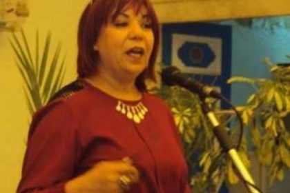 أخلع بالرمز قمصان اللغة