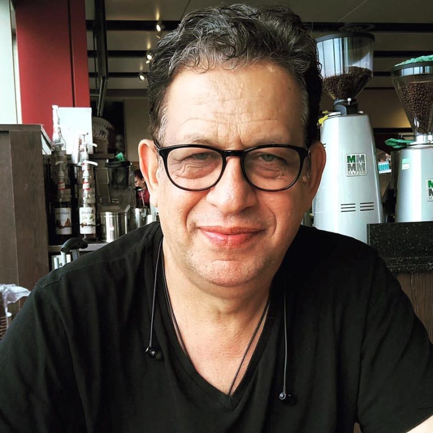 هل قدّم لنا كاظم النصّار ” حياة سعيدة ” حقّاً؟